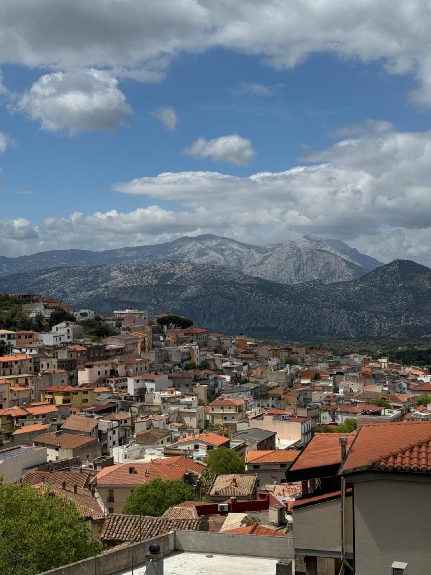 Iloghe Di Marras Hotel Loculi Buitenkant foto